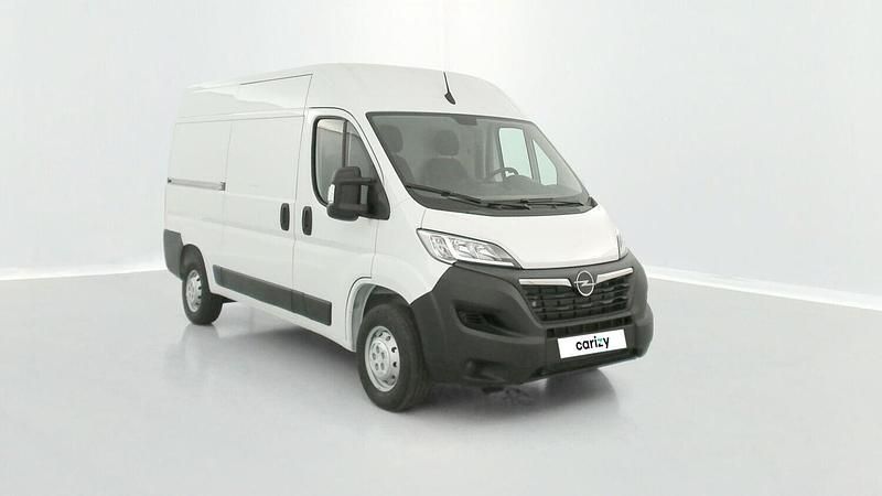 Blanc Utilisé 2023 Opel Movano Essentia Van | 29 880 € (Prix juste) - Image 1/4
