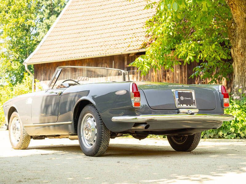 Occasion Alfa Romeo 2600 145 ch (106 kW) 1963 Gris Cabriolet