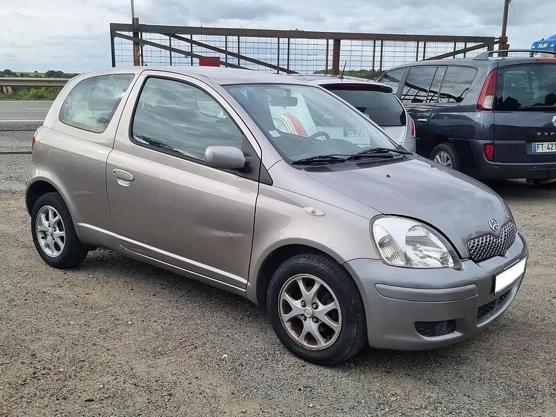 Gris Utilisé 2004 Toyota Yaris Luna Berline | 2 990 € - Image 1/4