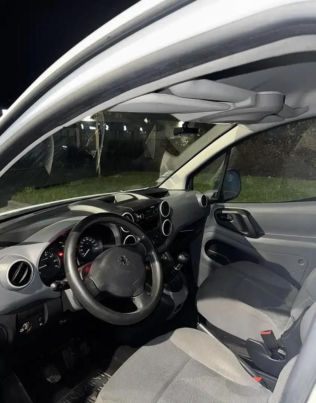 Blanc Utilisé 2010 Peugeot Partner Van | 5 900 € - Image 1/4