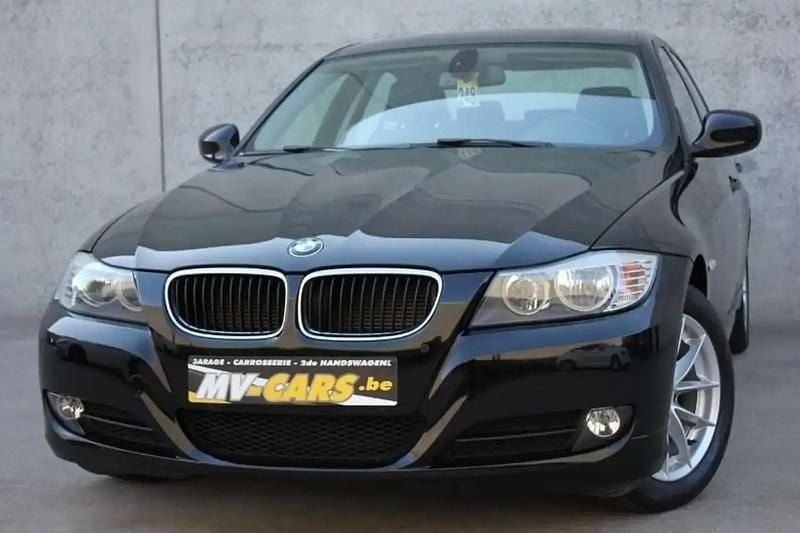 Noir Utilisé 2011 BMW 318 Berline | 10 500 € (Prix juste) - Image 1/4