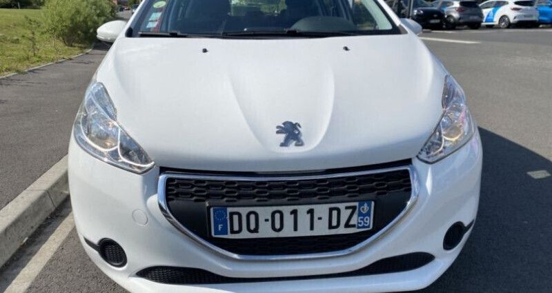 Utilisé 2015 Peugeot 208 Style Citadine | 9 490 € (Prix juste) - Image 1/4