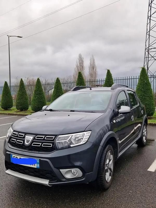 Gris Occasion 2018 Dacia Sandero Stepway Berline | 8 990 € (Bon prix) - Image 1/4