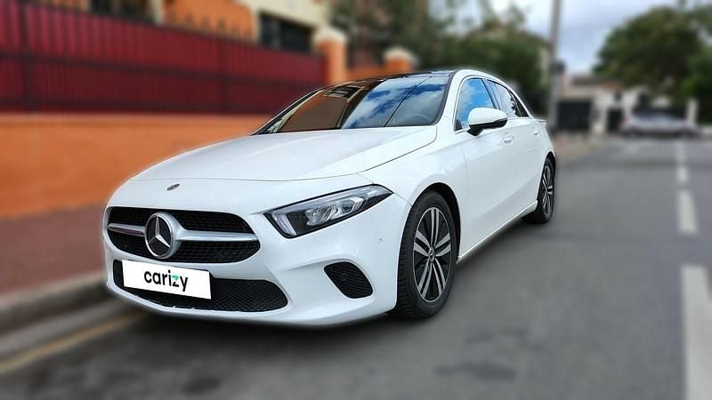 Blanc Utilisé 2019 Mercedes A180 AMG line Berline | 19 550 € (Prix juste) - Image 1/4