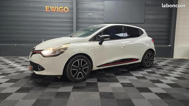 Blanc Utilisé 2013 Renault Clio IV LIMITED Berline | 7 990 € (Prix juste) - Image 1/4