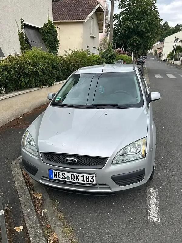 Gris Utilisé 2006 Ford Focus Ghia Berline | 1 500 € (Super prix) - Image 1/4