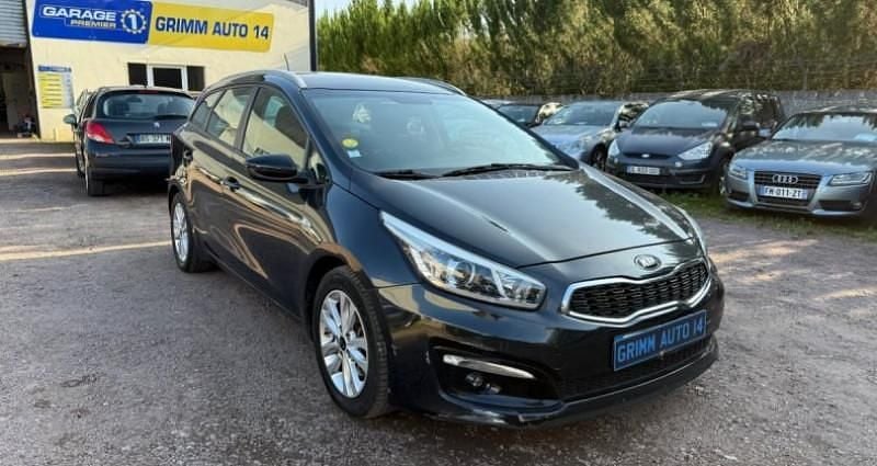 Noir Utilisé 2016 Kia Ceed Berline | 10 990 € (Prix juste) - Image 1/4