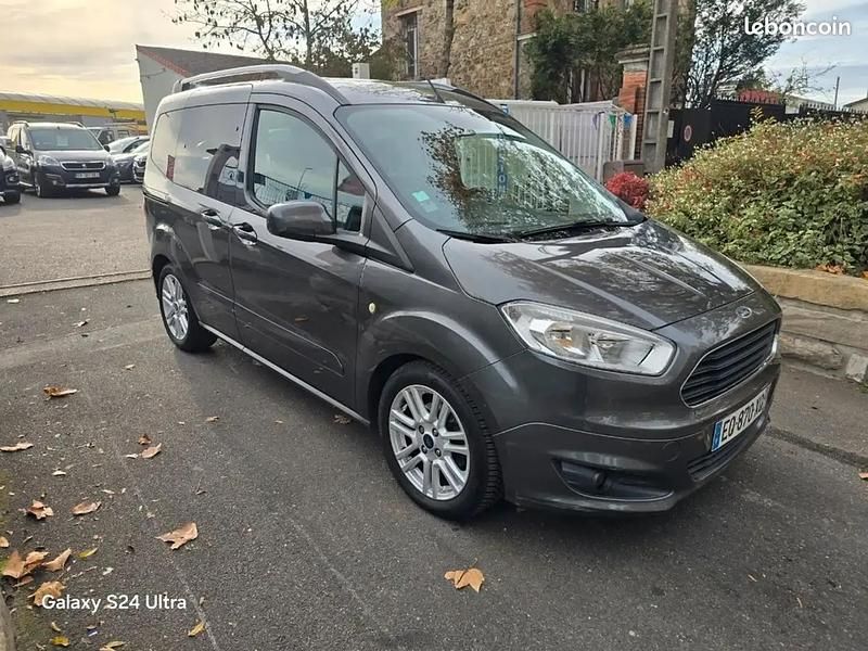 Occasion Ford Tourneo 101 ch (74 kW) 2017 Gris Van
