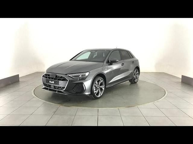 Gris daytona nacré Utilisé 2026 Audi A3 Sportback e-tron S-Line Citadine | 49 990 € - Image 1/4