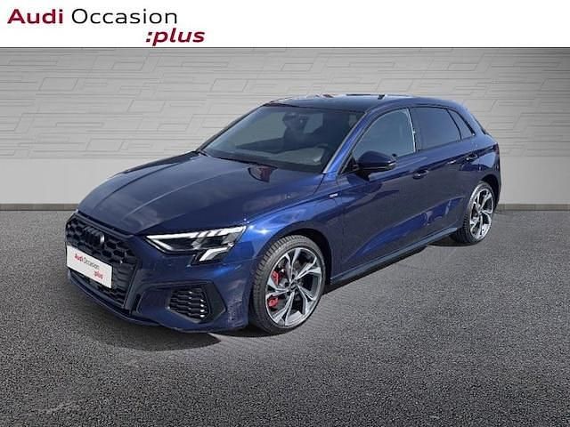 Bleu navarre métallisé Utilisé 2024 Audi A3 Sportback e-tron Competition Citadine | 35 672 € (Prix juste) - Image 1/4