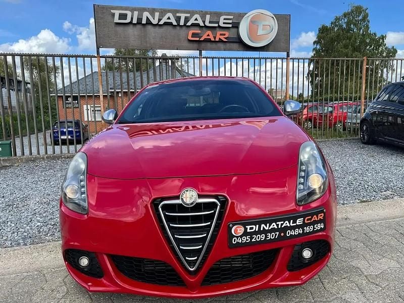 Rouge Utilisé 2013 Alfa Romeo Giulietta Veloce Citadine | 5 000 € - Image 1/4
