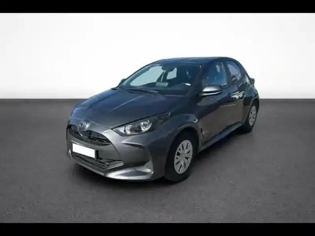 Gris Occasion 2024 Toyota Yaris Business Edition Berline | 18 490 € (Prix juste) - Image 1/4