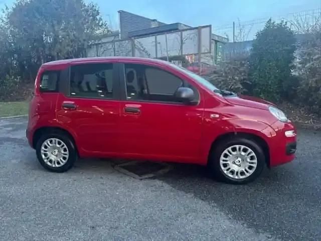 Nouvelle Fiat Panda Classica 2025 Rouge amore métallisé Berline
