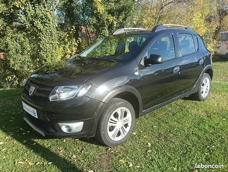 Noir Utilisé 2014 Dacia Sandero Stepway Berline | 8 480 € (Bon prix) - Image 1/4