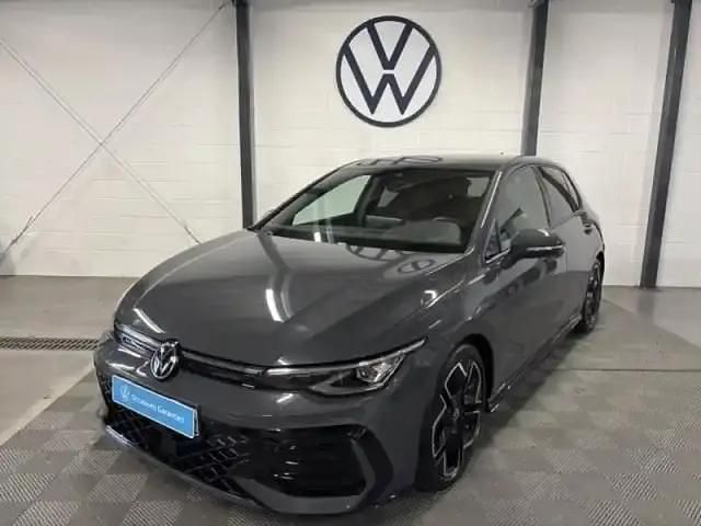 Gris dauphin métallisée Occasion 2025 VW Golf VIII R-line Edition Berline | 33 790 € (Prix cher) - Image 1/4