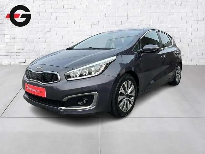 Gris Utilisé 2016 Kia Ceed Berline | 8 990 € (Super prix) - Image 1/4