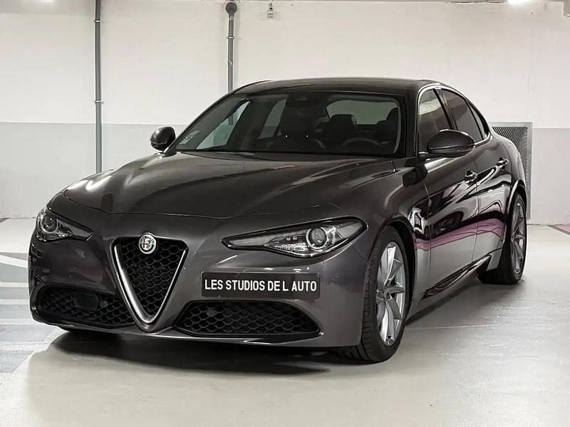 Gris Utilisé 2016 Alfa Romeo Giulia Super Berline | 21 950 € (Prix juste) - Image 1/4