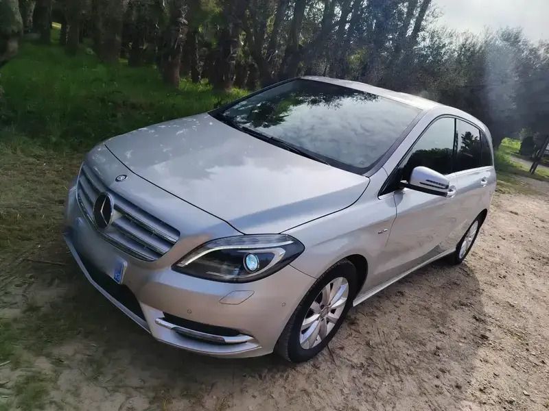 Utilisé 2012 Mercedes B180 Business Monospace | 10 950 € (Prix cher) - Image 1/4