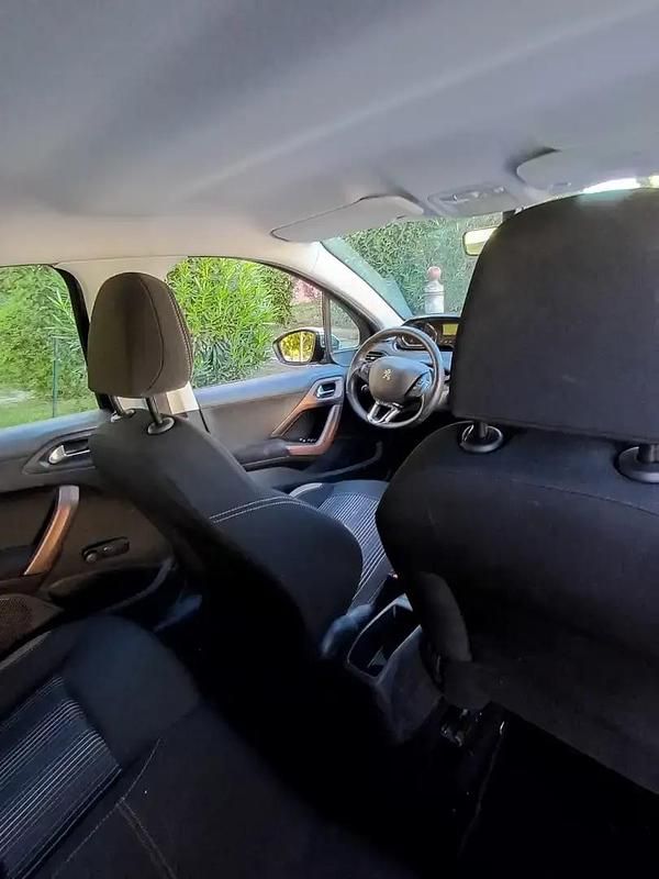 Mauve Utilisé 2014 Peugeot 208 Allure Citadine | 5 850 € (Bon prix) - Image 1/4