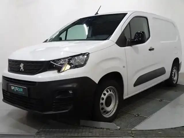 Blanc icy Occasion 2024 Peugeot Partner S Van | 22 790 € - Image 1/4