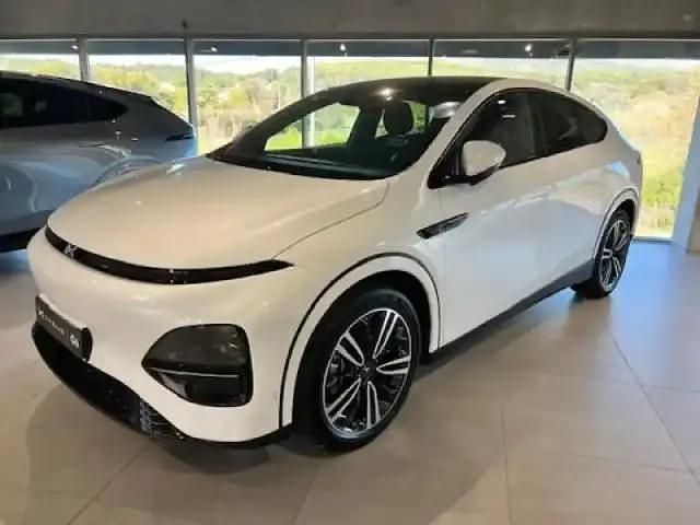 Blanc Occasion 2025 XPENG G6 AWD Performance SUV | 47 000 € - Image 1/4