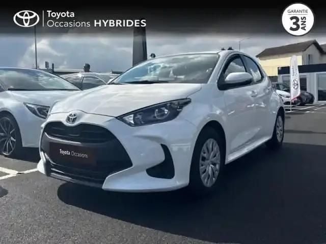 Blanc Occasion 2023 Toyota Yaris Hybrid Berline | 18 480 € (Prix juste) - Image 1/4