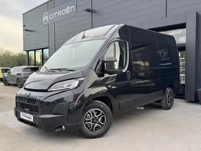 Gris foncé Nouvelle 2025 Peugeot Boxer S Van | 49 988 € - Image 1/4