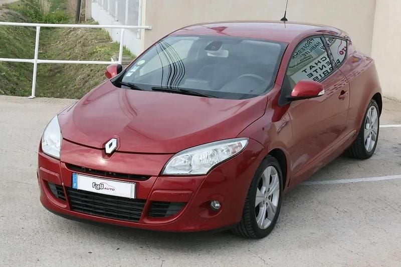 Rouge Utilisé 2011 Renault Mégane Coupé Dynamique Coupé | 4 990 € - Image 1/4