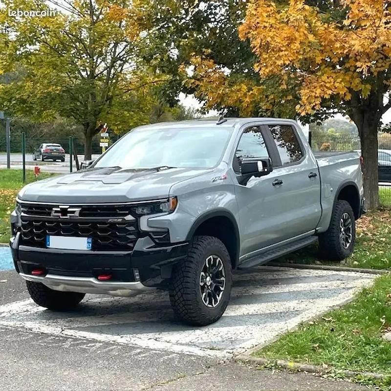 Gris Nouvelle 2025 Chevrolet Silverado SUV | 100 800 € - Image 1/4