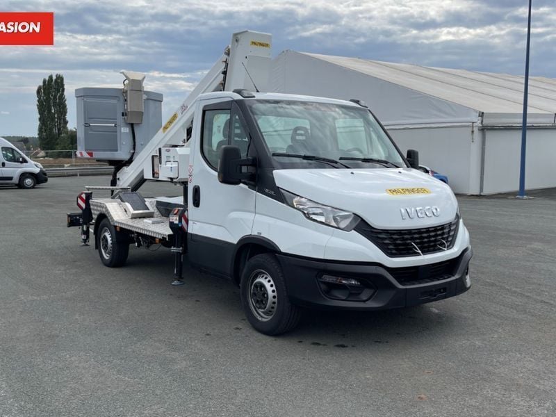 Blanc Occasion 2022 Iveco Daily Van | 94 680 € - Image 1/4