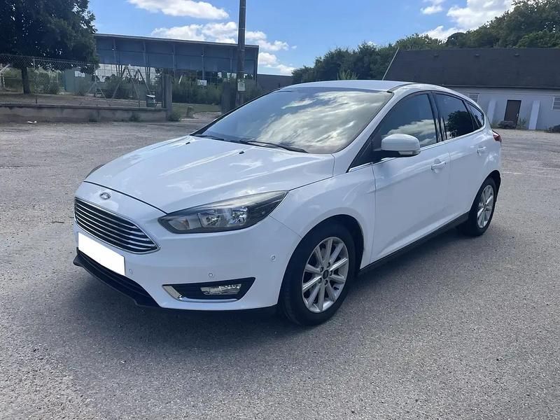 Blanc Utilisé 2015 Ford Focus S Berline | 7 490 € (Prix assez cher) - Image 1/4