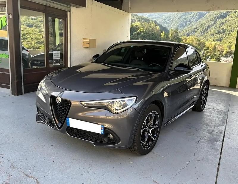 Gris Utilisé 2022 Alfa Romeo Stelvio Veloce SUV | 38 900 € (Prix cher) - Image 1/4