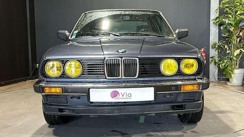 Occasion BMW 318 105 ch (77 kW) 1986 Bleu Berline