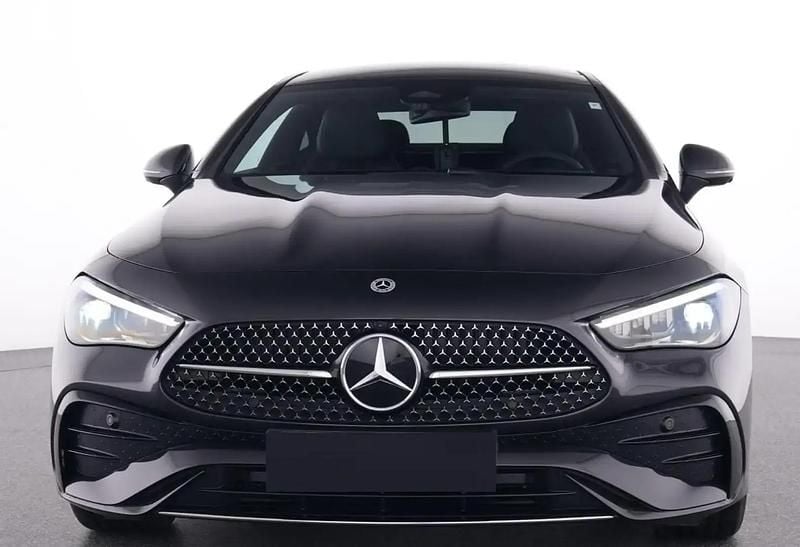 Noir Occasion 2025 Mercedes 180 Avantgarde Berline | 50 000 € - Image 1/4