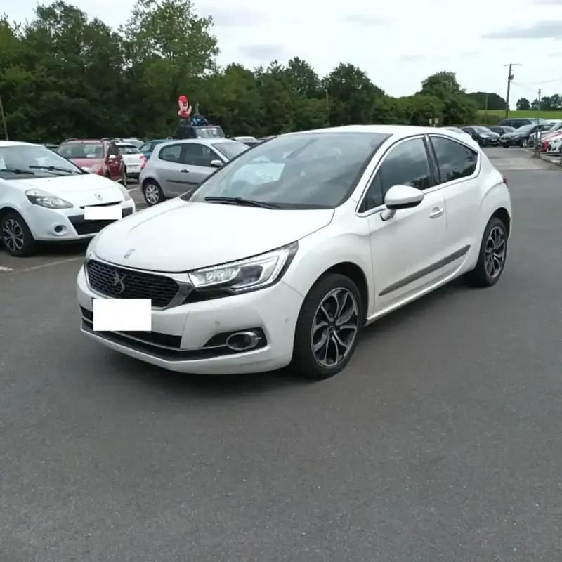 Blanc Utilisé 2016 Citroën DS4 Chic Citadine | 10 990 € - Image 1/4
