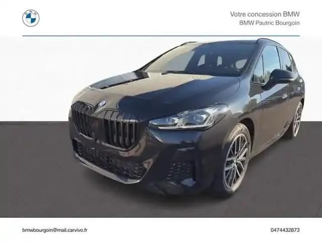 Saphirschwarz métallisé Nouvelle 2025 BMW 220 M Sport Monospace | 39 900 € (Bon prix) - Image 1/4