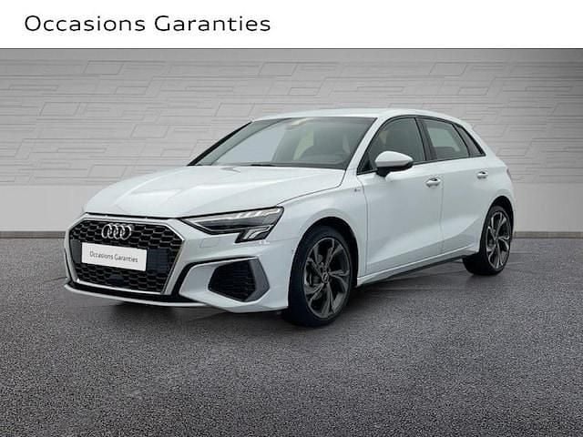 Blanc glacier métallisé Utilisé 2022 Audi A3 S-Line | 30 976 € (Prix juste) - Image 1/4