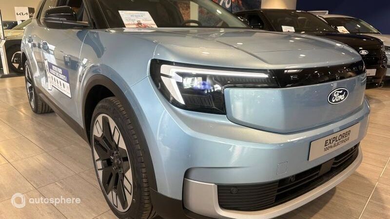 Bleu Utilisé 2025 Ford Explorer Extended Range SUV | 39 990 € - Image 1/4
