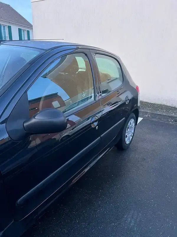 Noir Utilisé 2009 Peugeot 206+ Citadine | 4 000 € (Prix juste) - Image 1/4
