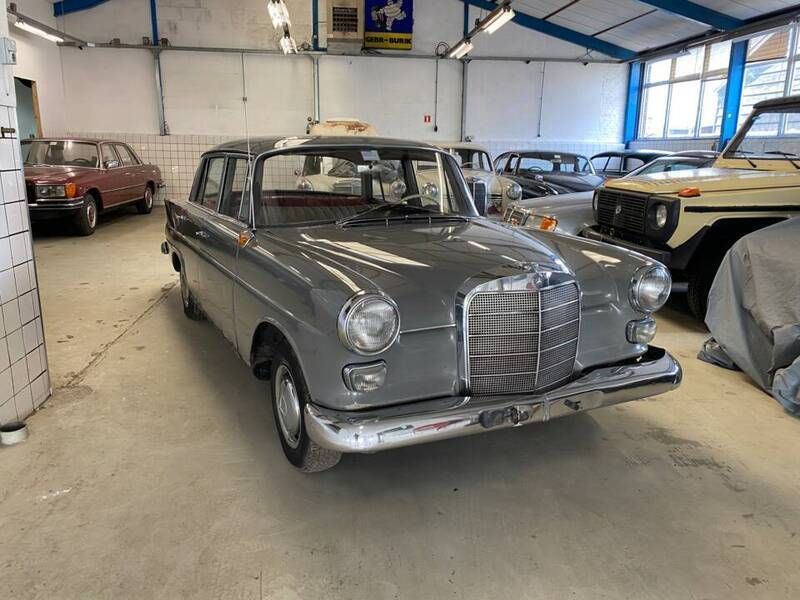Gris Utilisé 1964 Mercedes 190 Berline | 6 950 € - Image 1/4