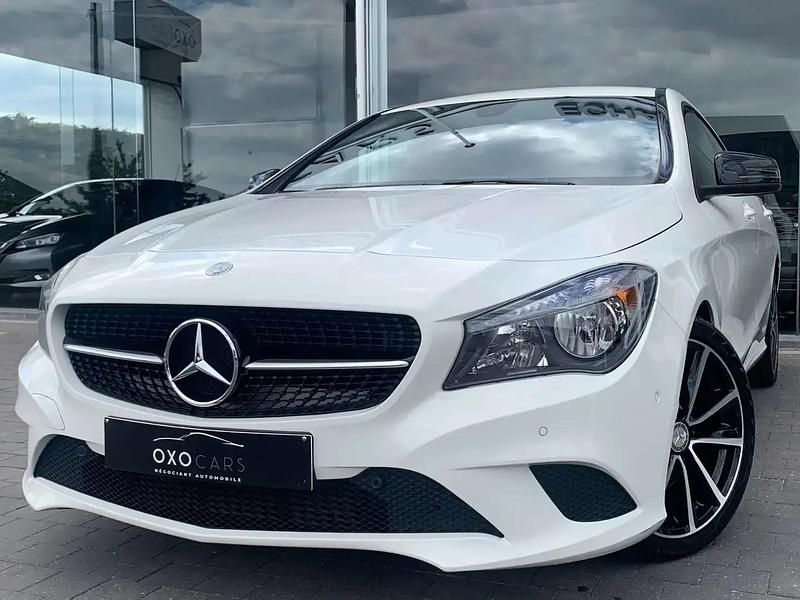 Blanc Utilisé 2014 Mercedes CLA200 Berline | 13 900 € - Image 1/4
