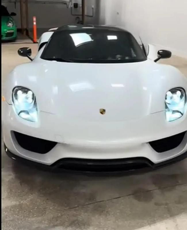 Blanc Utilisé 2015 Porsche 918 Cabriolet | 1 350 000 € - Image 1/4