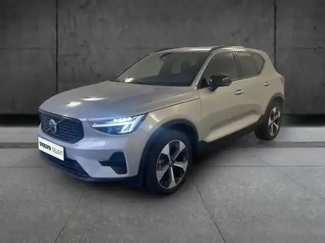 Argent crépuscule métallisé Utilisé 2025 Volvo XC40 Plus SUV | 41 990 € - Image 1/4