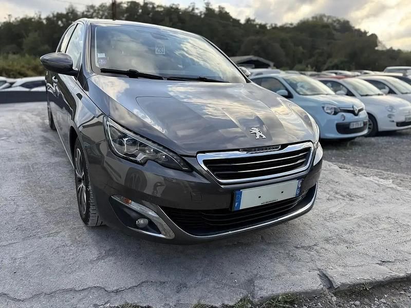 Gris Utilisé 2016 Peugeot 308 Allure Berline | 8 990 € (Prix juste) - Image 1/4