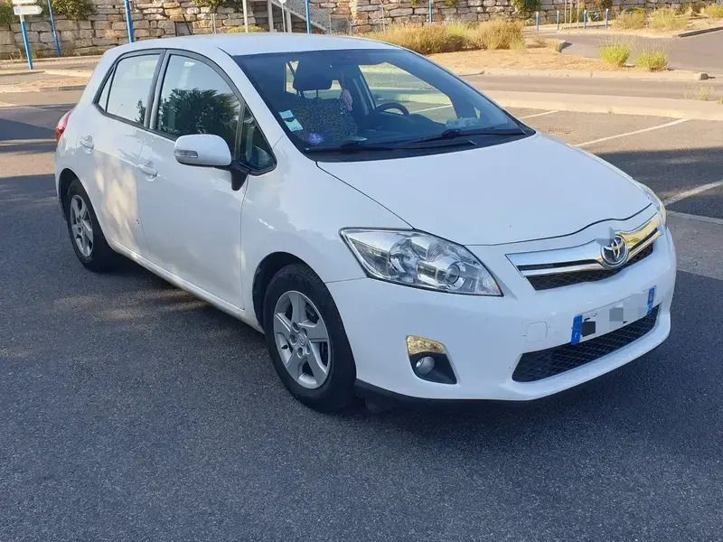 Blanc Utilisé 2011 Toyota Auris Executive Berline | 7 200 € - Image 1/4