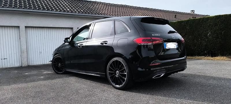 Noir Utilisé 2019 Mercedes B200 AMG line Monospace | 27 800 € (Prix assez cher) - Image 1/4