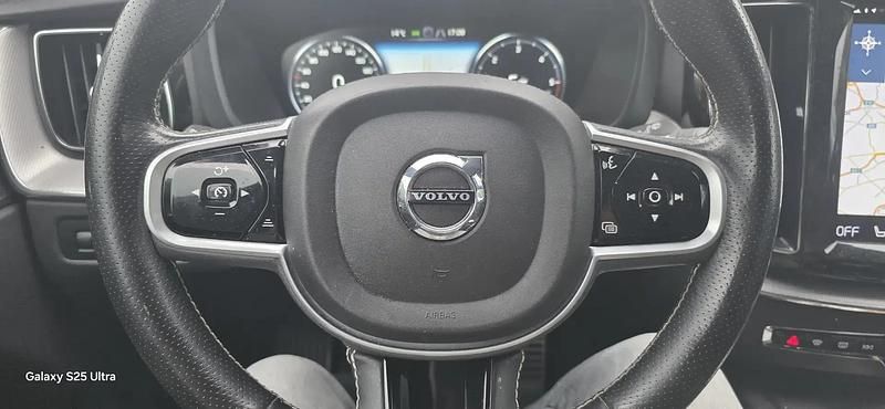 Noir Utilisé 2018 Volvo XC60 R-Design SUV | 23 000 € (Prix assez cher) - Image 1/4