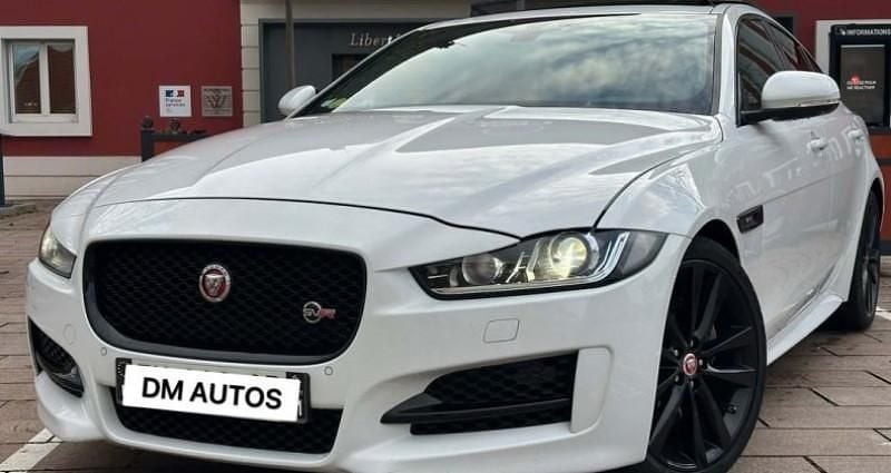 Blanc Occasion 2018 Jaguar XE R-Sport Berline | 13 990 € (Prix assez cher) - Image 1/4