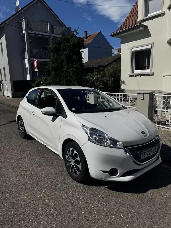 Occasion 2014 Peugeot 208 Citadine | 3 490 € - Image 1/4