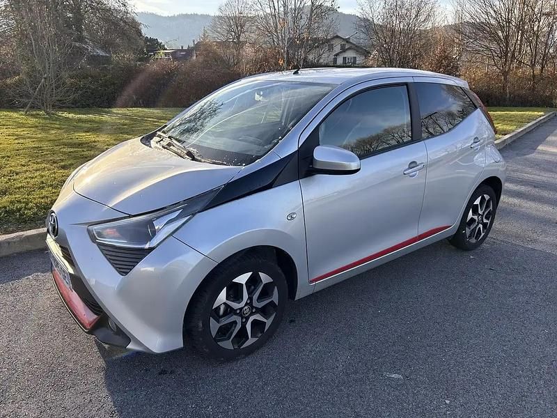 Gris Utilisé 2019 Toyota Aygo X-play Citadine | 10 200 € (Prix juste) - Image 1/4